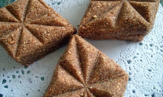 rfiss gateaux de semoule grillée a la pate de dattes