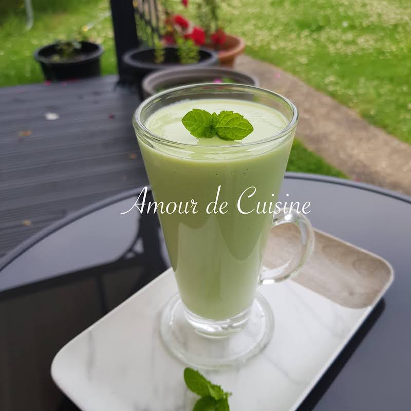 Jus d'avocat mousseux au sirop de menthe