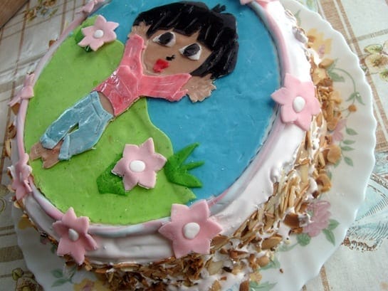 C Est L Anniversaire De Ines Avec Dora L Exploratrice Amour De Cuisine