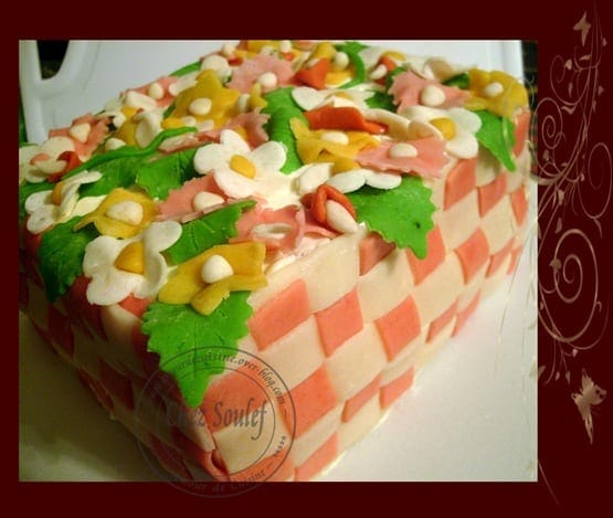 gâteau d’anniversaire a la pâte d’amande( fleurs du printemps)