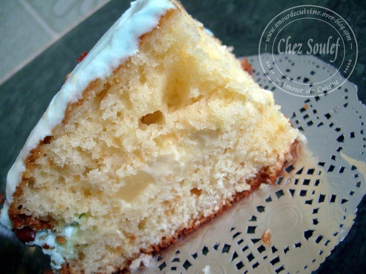 coupe du gateau d anniversaire a base de gateau yaourt