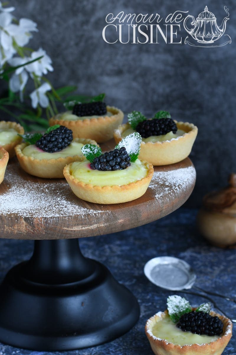 mini tartelettes aux mures a la creme au citron