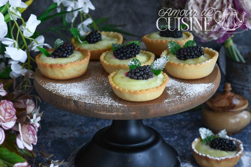 mini tartelettes aux mures a la creme au citron