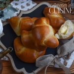 croissants briochés moelleux fourrés à la crème pâtissière