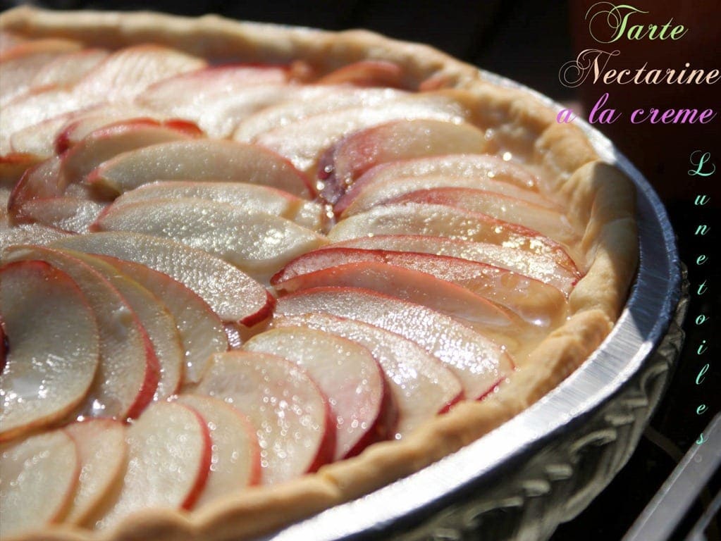 Tarte aux nectarines et à la crème