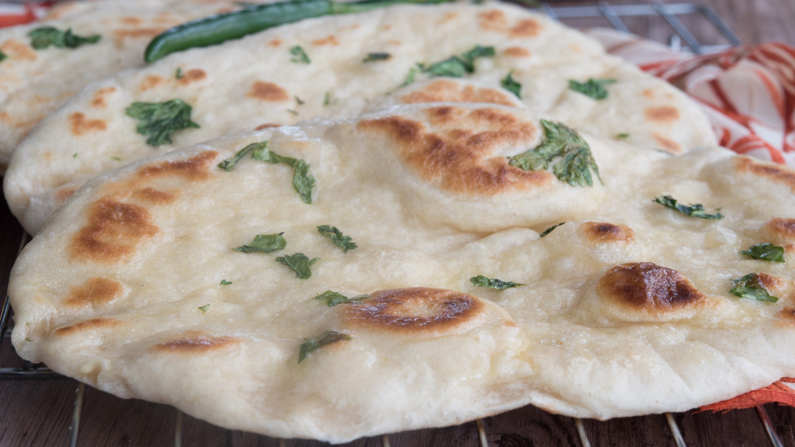 les naans à la coriandre, pain indien