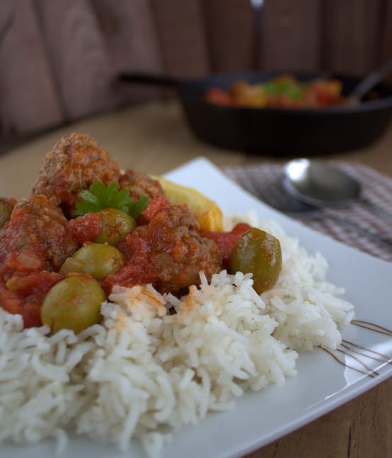 tajine boulettes de viande hachée et olives / kefta be zitoune