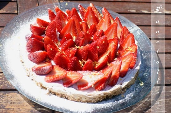 tarte a la fraise sur dacquoise aux amandes et citron