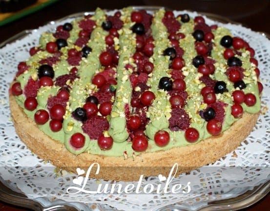 TARTE-AUX-FRUITS-ROUGES-ET-A-LA-PISTACHE-2.jpg