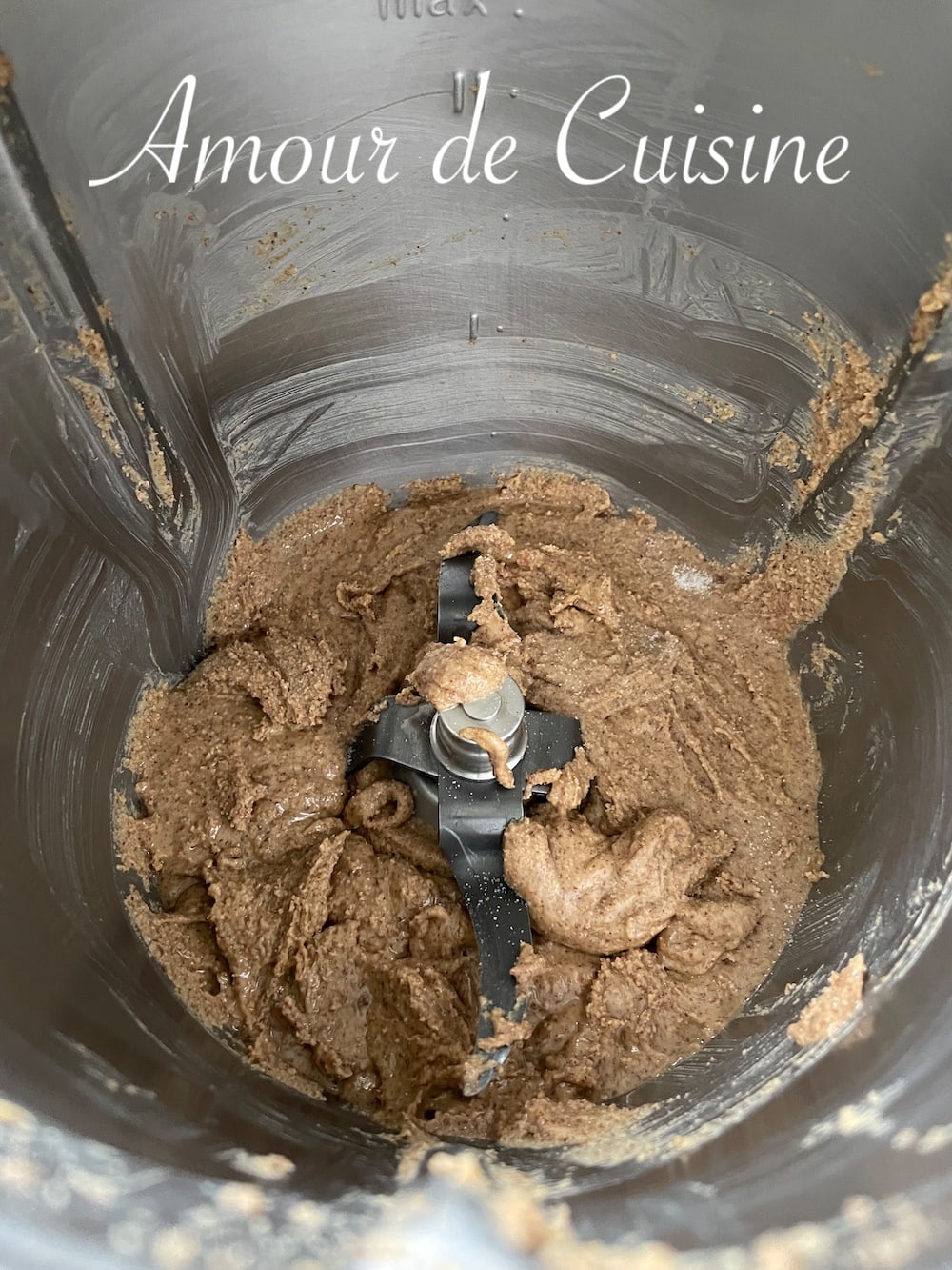 preparation de la pate de praline aux cacahuetes