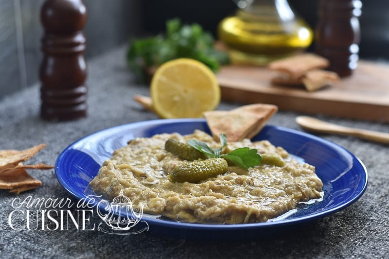 baba ghanouj de la cuisine libanaise, appelé aussi baba ghanouch, baba ghanoush, baba ganouj, baba ganouch, babaganouj, babaganouch ou caviar d'aubergine libanais