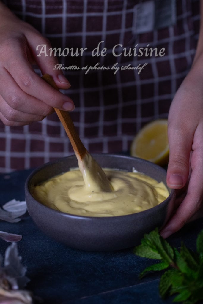 Mayonnaise maison rapide et onctueuse préparée au mixeur plongeant
