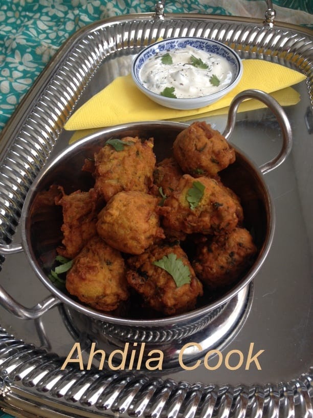 Beignets indiens a l'oignon: bhajis aux oignons