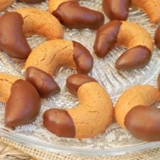 Croissants sablés au praliné/ nougat masse