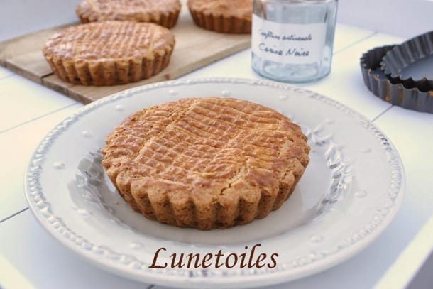 gâteau basque a la confiture de cerises noires