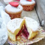 Muffins a l’ amande avec des fraises