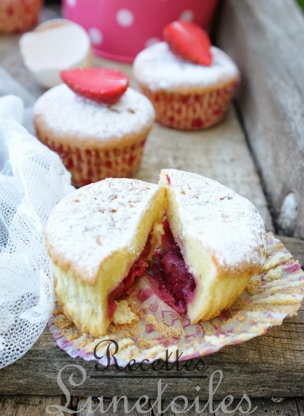 Muffins a l' amande avec des fraises