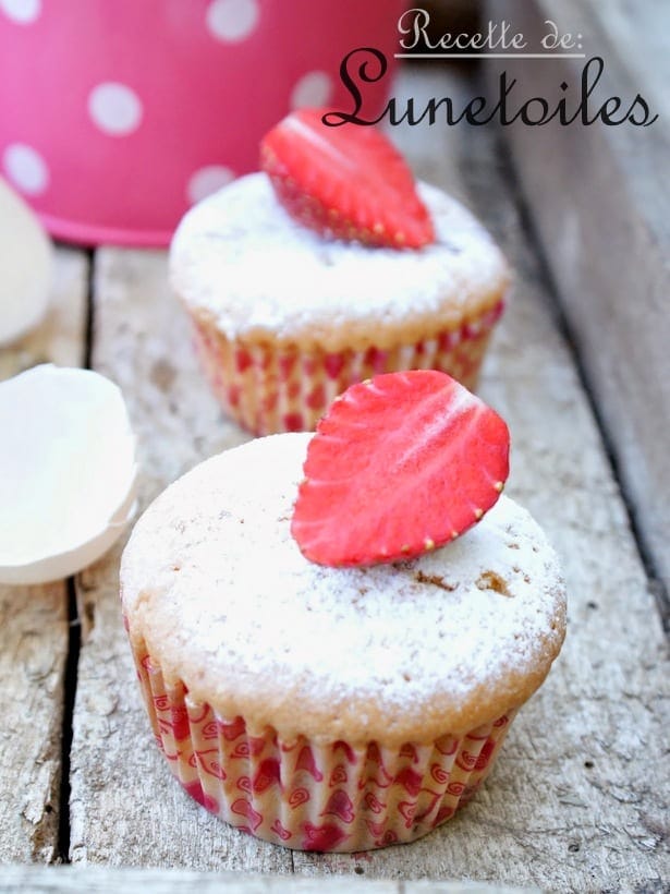 Muffins a l’ amande avec des fraises