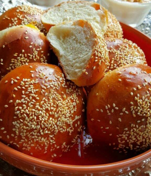 Chrik constantinois, brioche algerienne à la main