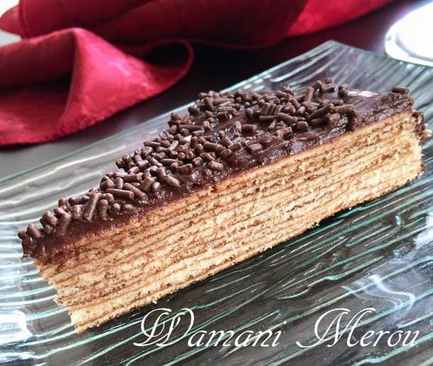 Une tranche du gateau Schichttorte alsacien, le gateau à etages