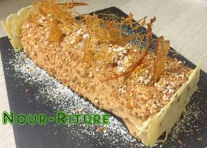 bûche pralinée aux éclats de noisettes caramélisées