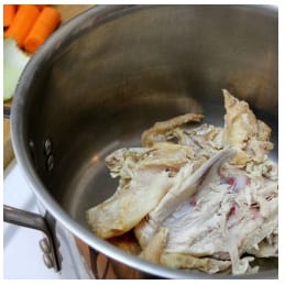 os de poulet pour un bouillon.bmp