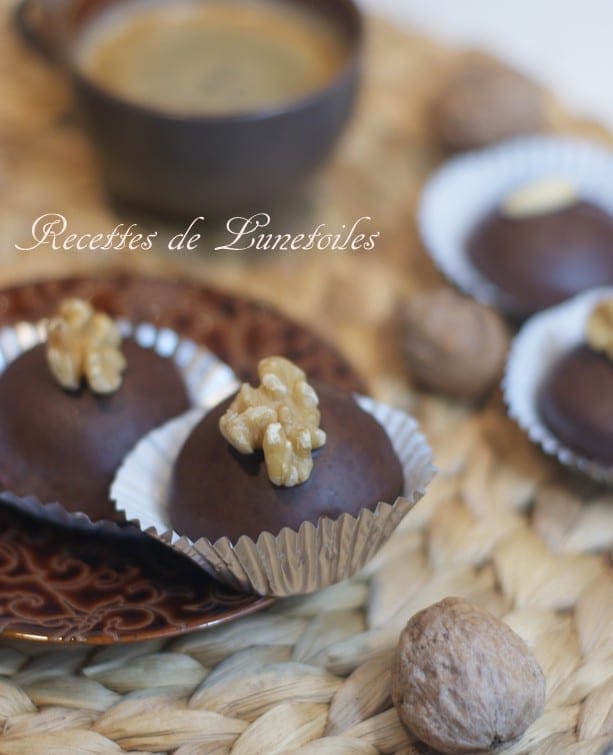 Petits Gateaux Au Chocolat Fourres Aux Noix Amour De Cuisine