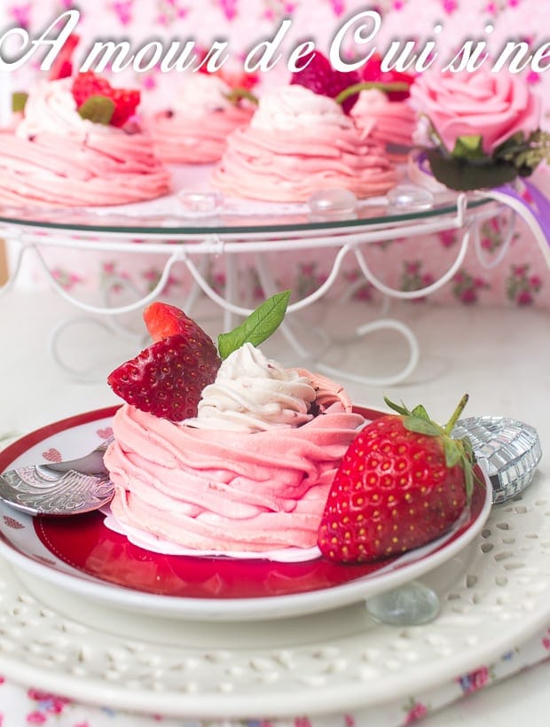 nids de meringue au mascarpone et fraises 3