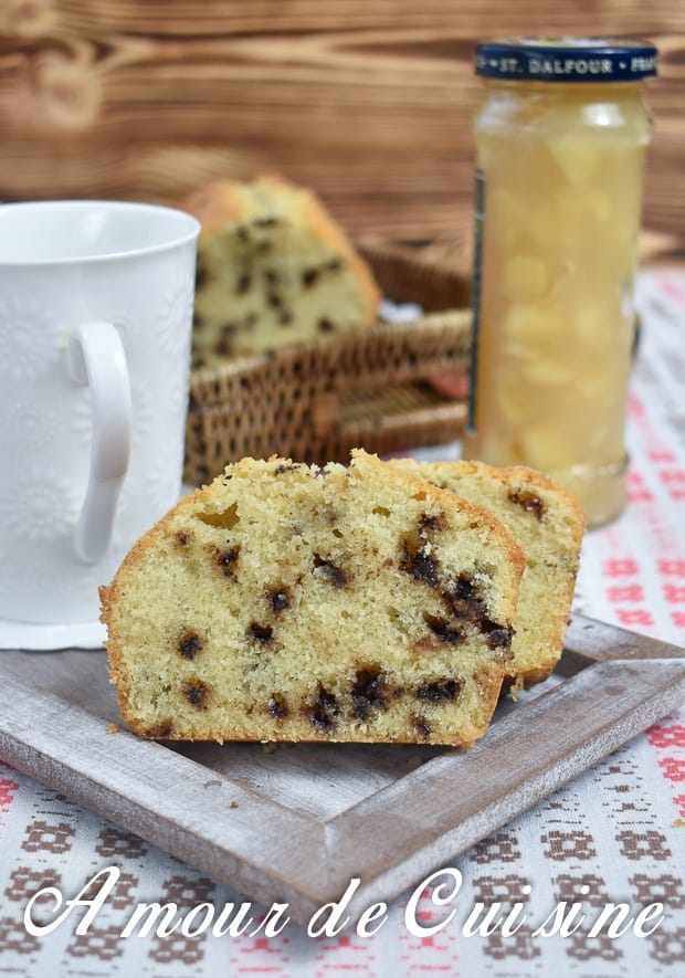 Cake aux pépites de chocolat moelleux après cuisson