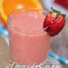 Smoothie banane orange fraises