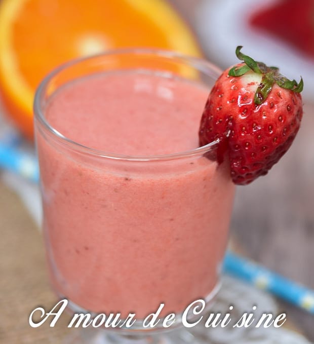 Smoothie banane orange fraises