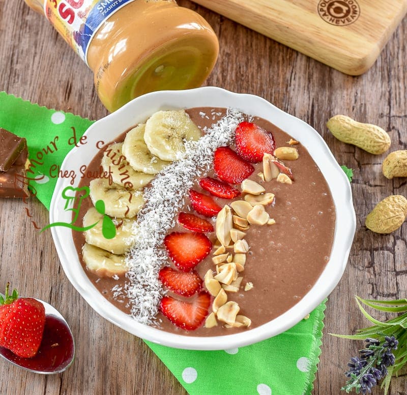 smoothie bowl au chocolat et beurre de cacahuetes