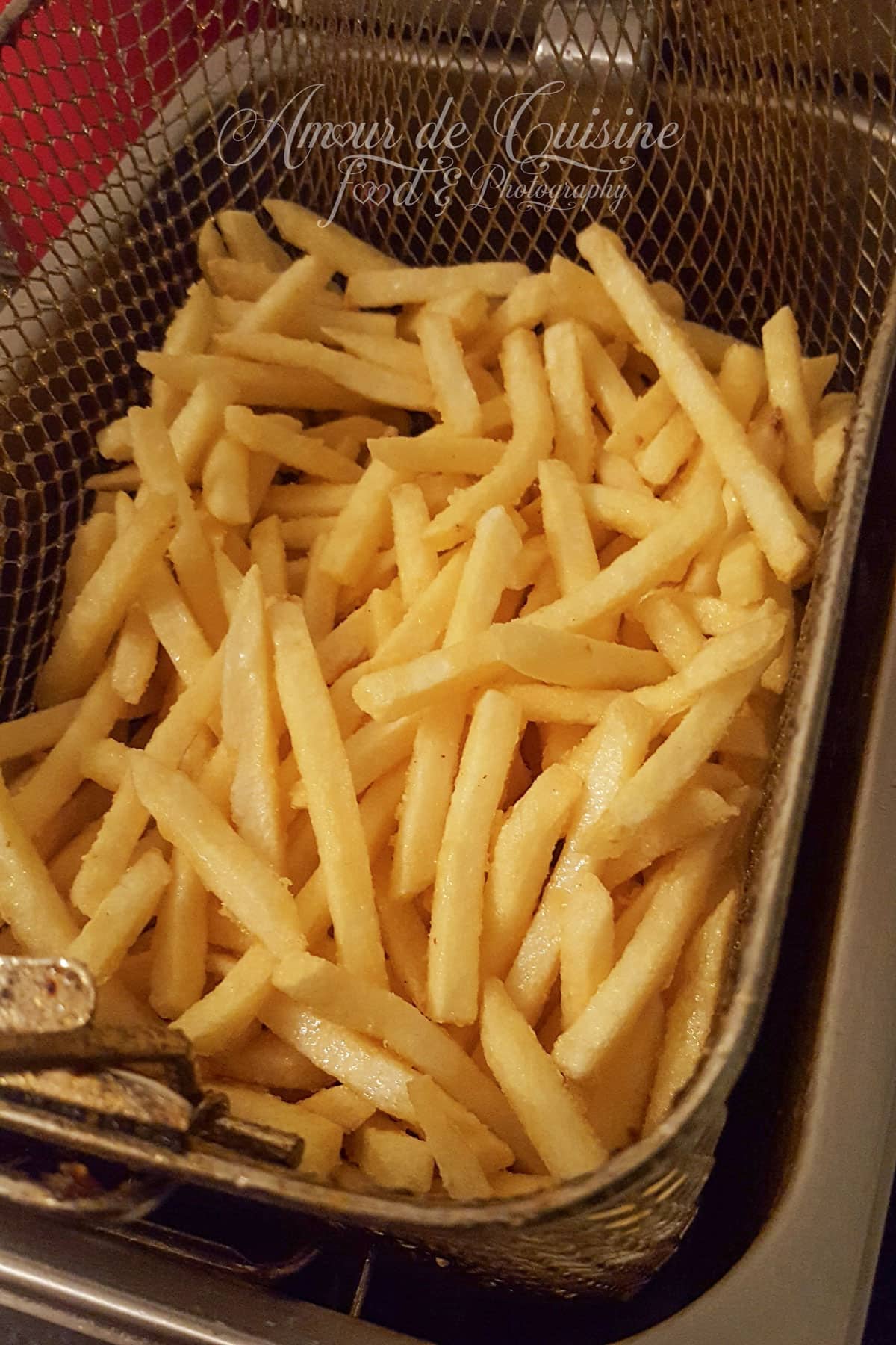 frites maison dans la friteuse électrique