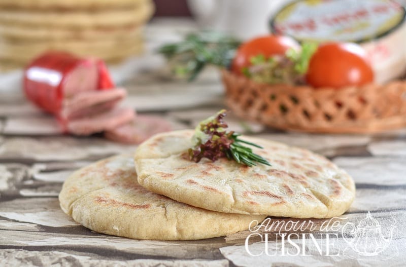 pain pita de la cuisine libanaise à la poele