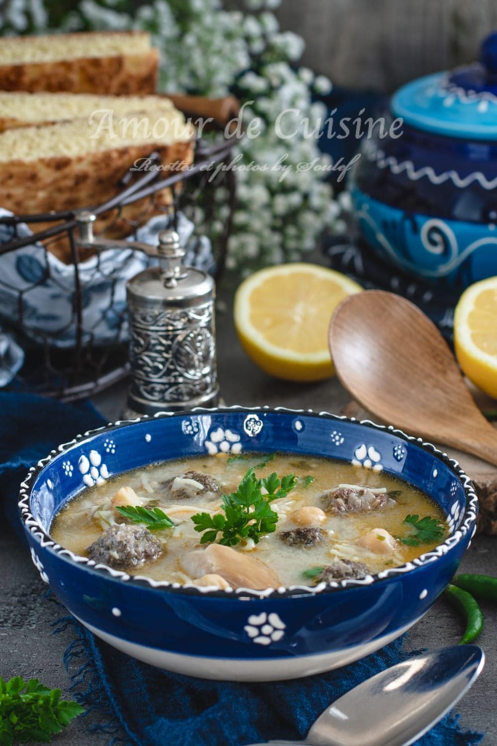 chorba beida soupe blanche, chorba sauce blanche à la vermicelle au poulet et boulette de viande hachée