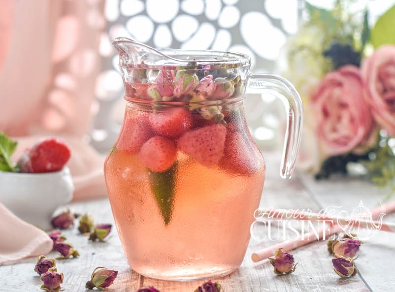 eau parfume aux fraises et rose