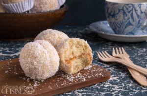 Boules de coco à la confiture : recette facile et fondante