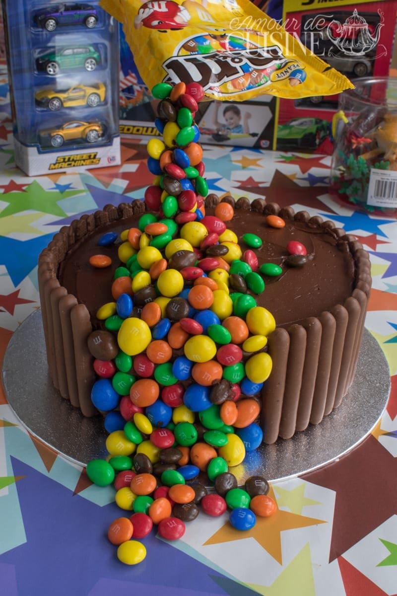 Le Gravity Cake Gateau D Anniversaire Au Chocolat M Ms Amour De Cuisine