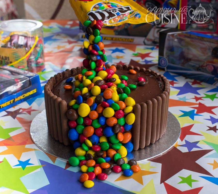 Le Gravity Cake Gateau D Anniversaire Au Chocolat M Ms Amour De Cuisine