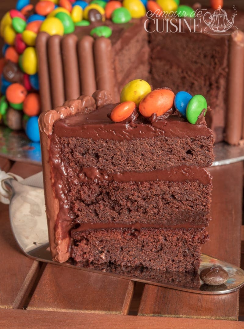 le gravity cake, gateau d'anniversaire au chocolat M&ms