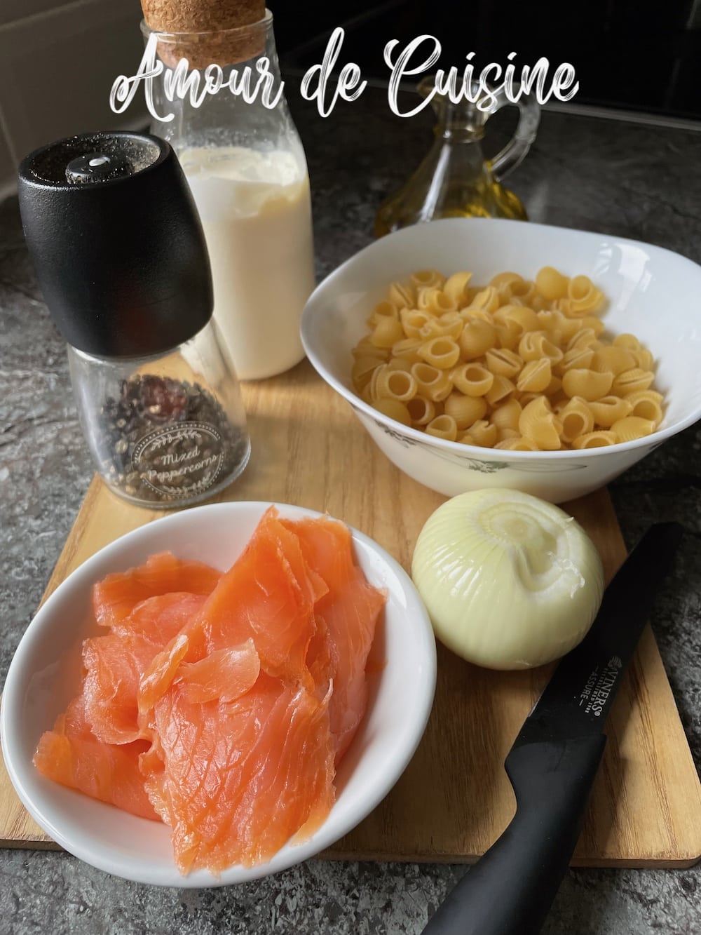 ingredients du plat de pates aux saumon fumé