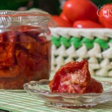 Tomates séchées au four et conservées à l'huile