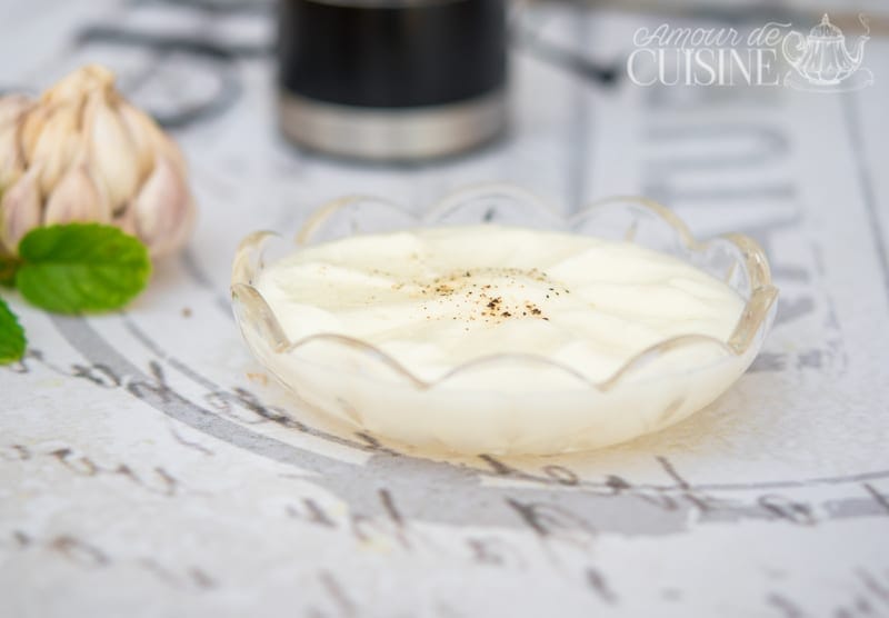 creme à l'ail, toum ou toumia sauce libanaise