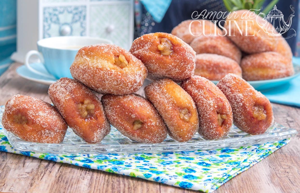 beignets à la compote de pommes à la cassonade pétri au sachet