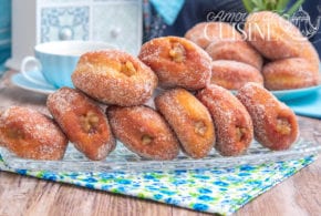 beignets à la compote de pommes à la cassonade pétri au sachet