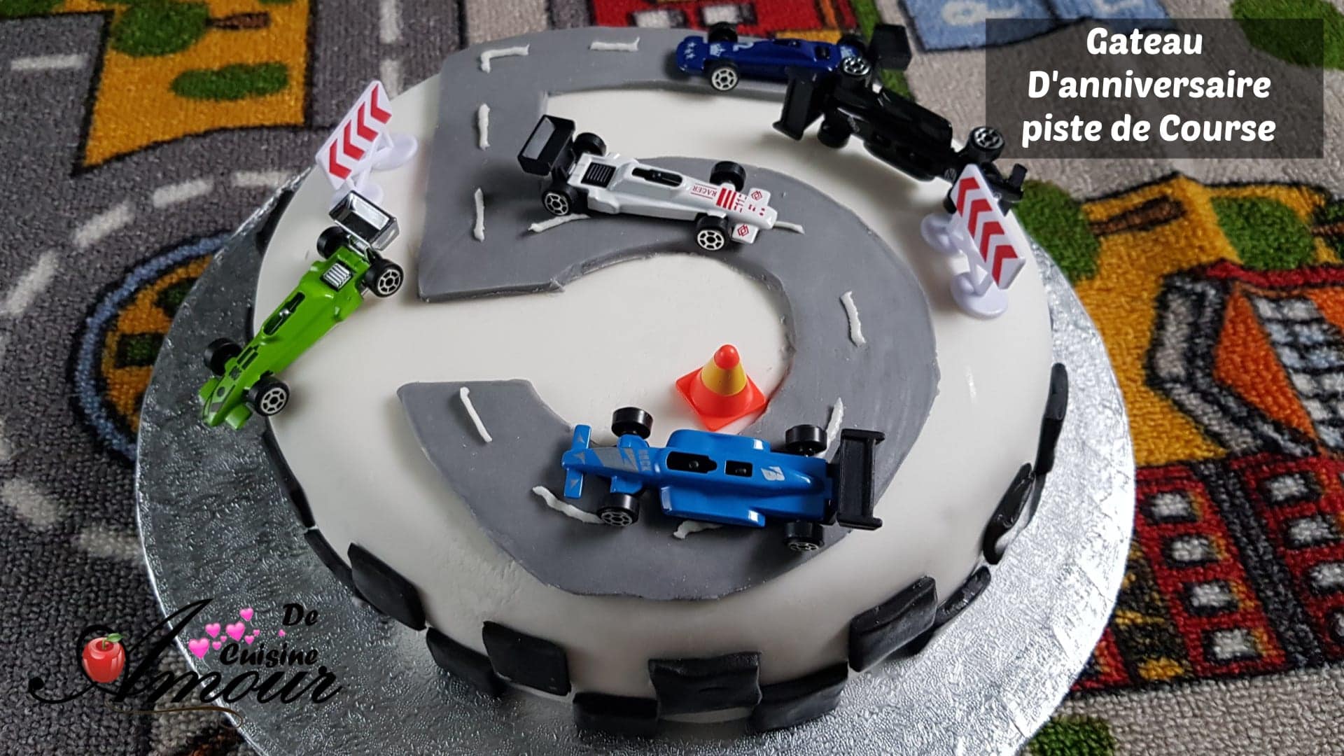 Gateau Danniversaire Pour Garçon Piste De Course Amour De