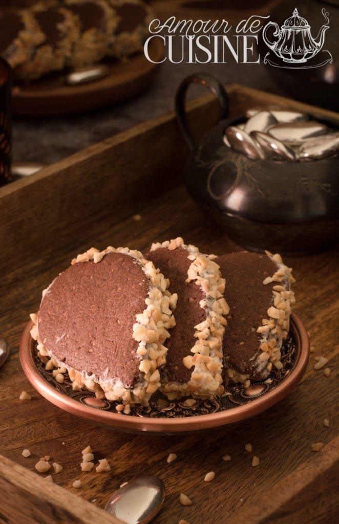 les biscuits russes aux cacahuètes et crème au beurre