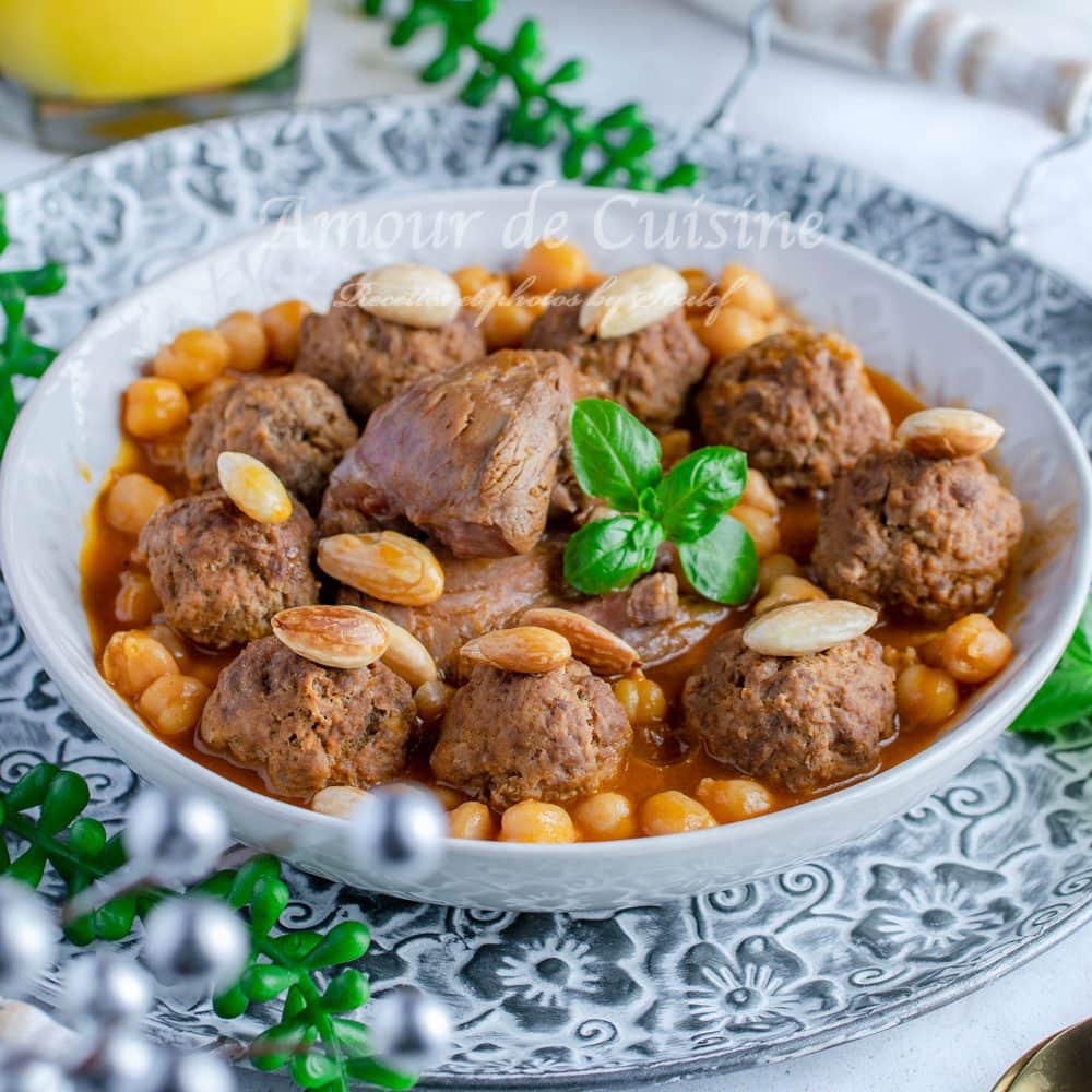 mtewem ou tajine de boulette de viande hachée à l'ail de la cuisine algerienne
