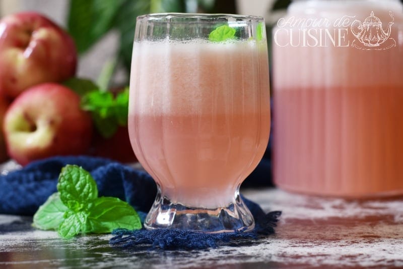 Limonade de pêches, boisson d’été rafraîchissante