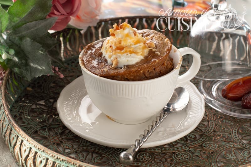 Mug cake aux dattes et caramel